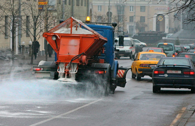 Как уберечь автомобиль от соли и реагентов на дороге: советы водителям