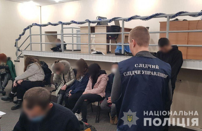 Получали более 7 млн в месяц: в Харькове разоблачили группу мошенников