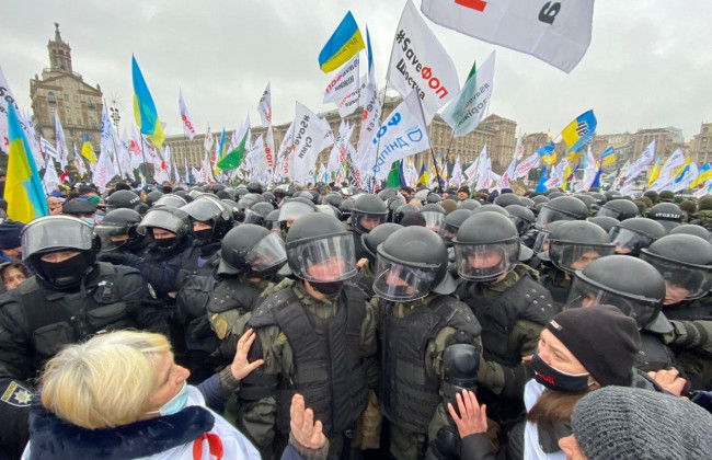 Протесты на Майдане: в столкновениях пострадали около 40 полицейских, видео