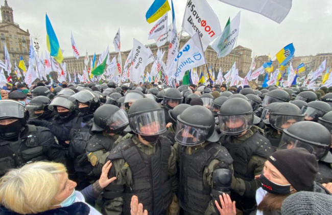 Протесты ФОПов на Майдане: ночью был конфликт с полицией при попытке установить генератор, видео