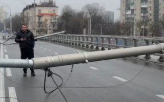 Болты ничего не крепят: киевлянам показали, почему обрушился мост на Шулявке, фото