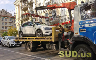 В Киеве массово эвакуируют авто нарушителей парковки