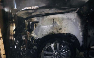 В Одессе на парковке сожгли внедорожник