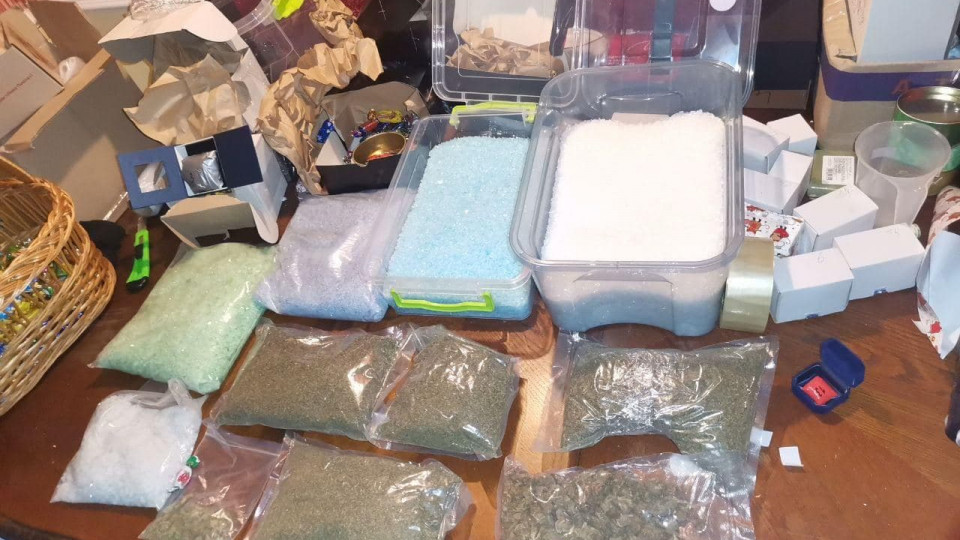 У Києві спіймали чергових наркоділків, які виготовляли наркотики у величезних масштабах: фото