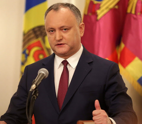 Додон подписал закон о статусе межнационального для русского языка в Молдове