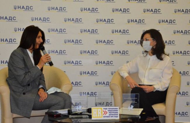 Реформу системи оплати праці та управління персоналом на держслужбі обговорили в НАДС