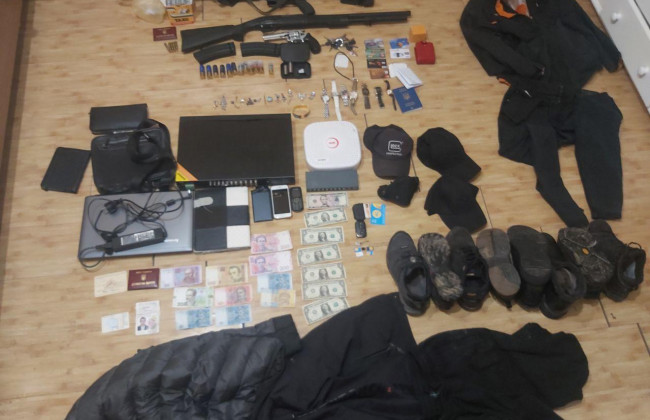 Выжигали глаза и пытали горячим утюгом: под Киевом бандиты напали на семью бизнесмена, фото