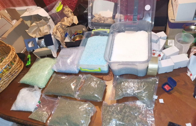 У Києві спіймали чергових наркоділків, які виготовляли наркотики у величезних масштабах: фото