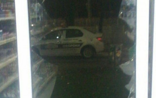 Выпрыгнул в окно: в Киеве вора закрыли в магазине