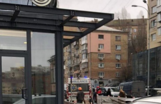 Трагедия в Киеве: строитель оступился и сорвался в яму