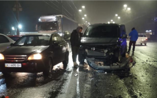 Пьяный водитель и три разбитых машины: подробности серьезного ДТП в Киеве, видео