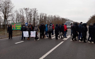В Кировоградской области рабочие урановых шахт перекрыли трассу