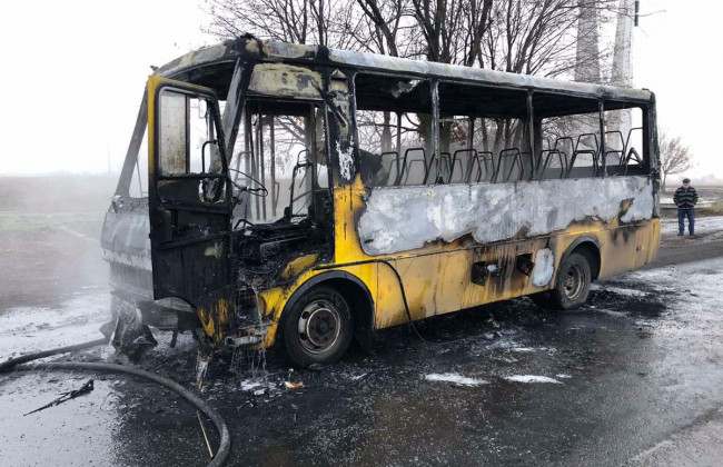 В Днепропетровской области на ходу загорелся автобус с пассажирами: фото