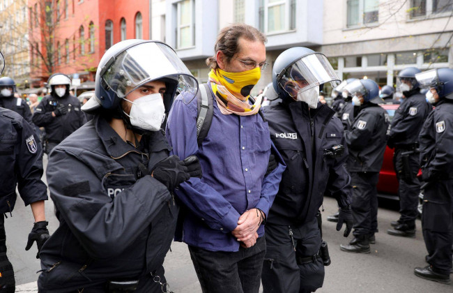 У 60 країнах порушувались права людини під час антикоронавірусних заходів