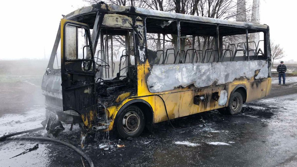 В Днепропетровской области на ходу загорелся автобус с пассажирами: фото