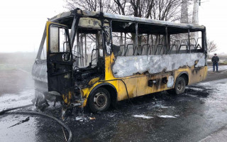 В Днепропетровской области на ходу загорелся автобус с пассажирами: фото