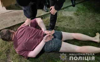 Под Киевом вооруженный мужчина ворвался в дом и расстрелял семью