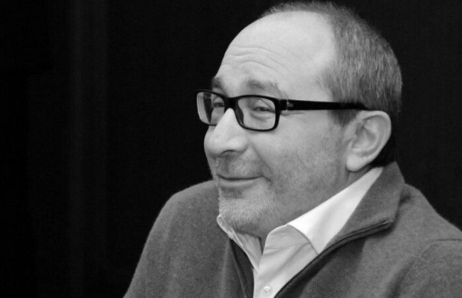 Самолет с телом Кернеса прибыл в Харьков