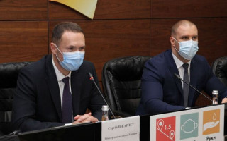 Украинские школьники перейдут на электронные дневники и журналы