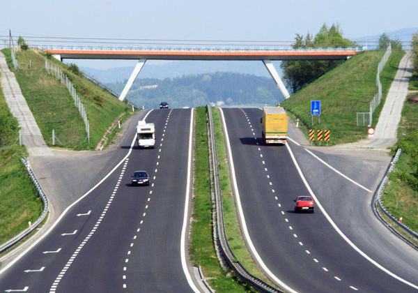 Уряд встановив максимальну вартість проїзду платними дорогами