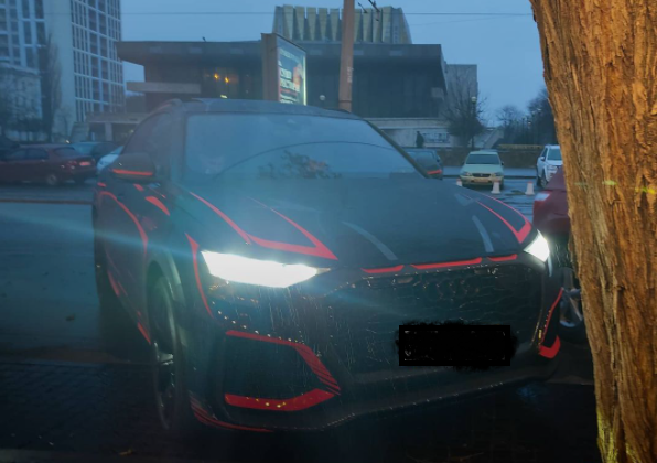 В Украине заметили дорогой кроссовер Audi с эффектным тюнингом