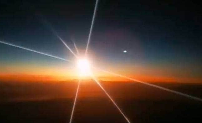 Огненный шар в небе: в Китае сняли на видео падение метеорита