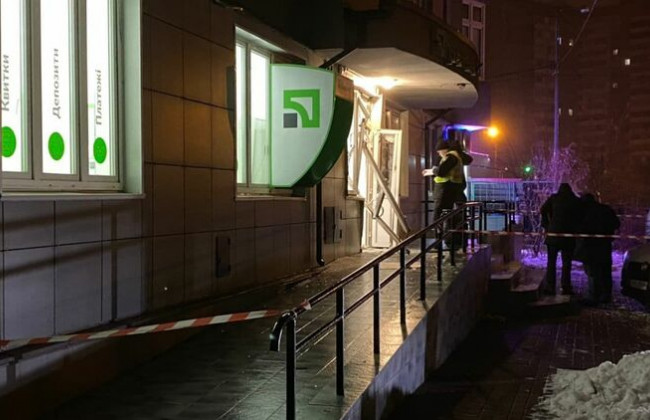 В Киеве прогремел мощный взрыв: неизвестный ночью пытался обчистить банкомат