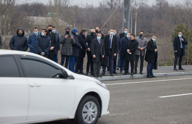 Зеленский в Запорожье запустил движение на мосту: первые водители благодарно сигналили Президенту