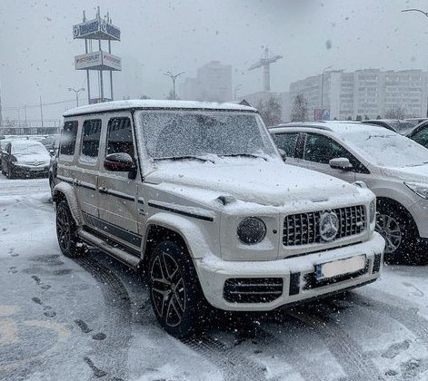 Стоит больше миллиона долларов: в Киеве заметили элитный Mercedes