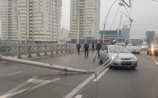 Стало известно, почему упали столбы на столичном Шулявском мосту