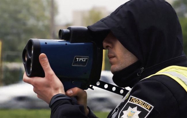 Борьба с «лихачами»: украинские патрульные получили новые радары TrueCam