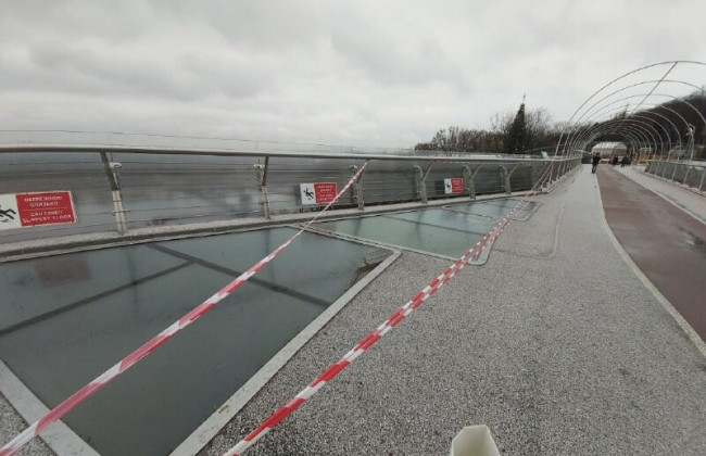 В КГГА прокомментировали повреждения на «мосту Кличко»