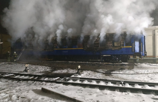 Под Полтавой в вагоне Укрзализныци сгорели два человека: фото с места пожара