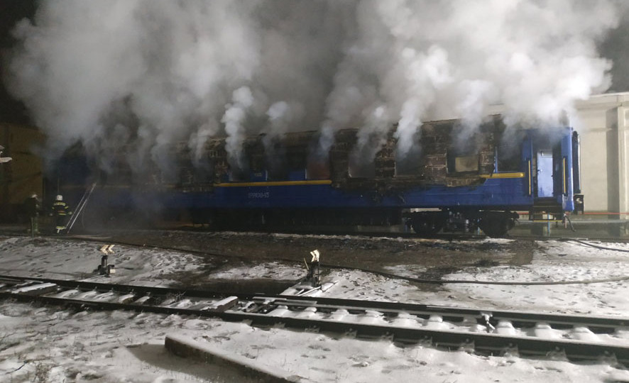 Под Полтавой в вагоне Укрзализныци сгорели два человека: фото с места пожара
