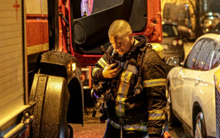 В Киеве во дворе жилого дома горел автомобиль BMW: фото