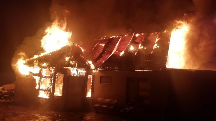 Под Одессой дотла выгорел жилой дом: причина — новогодняя гирлянда, фото