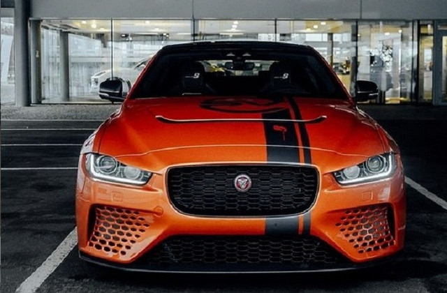 В Киеве заметили редчайший седан от Jaguar