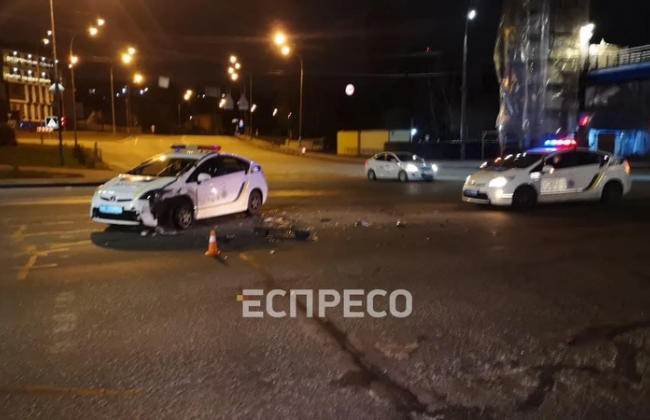 В Киеве пьяный водитель влетел в полицейский автомобиль , фото