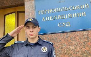 У Тернополі співробітник ССО врятував чоловіка, який хотів стрибнути з мосту