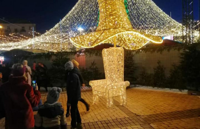 Скандальной шляпе, которую сняли с главной елки Украины, нашли применение