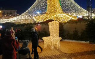 Скандальной шляпе, которую сняли с главной елки Украины, нашли применение