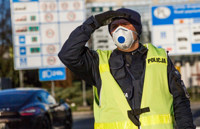 В Польше отказались от комендантского часа в Новый год