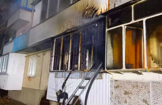 На Київщині під час пожежі у квартирі загинула жінка, фото