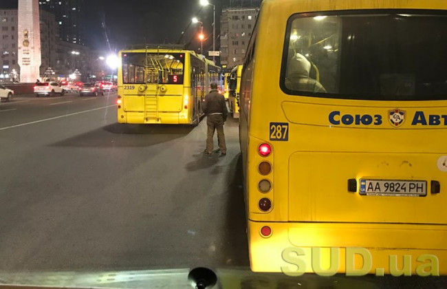 В киевском троллейбусе обнаружили мертвого человека