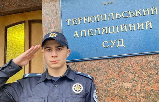 У Тернополі співробітник ССО врятував чоловіка, який хотів стрибнути з мосту