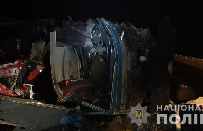 В Харьковской области фура столкнулась с грузовиком, один из водителей погиб: фото