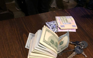 Вимагав $2000 щомісячно: на Волині затримали посадовця ДФС