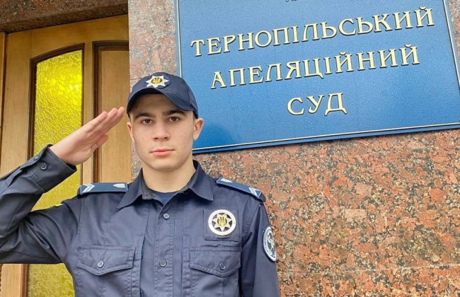 Співробітник Служби судової охорони врятував чоловіка