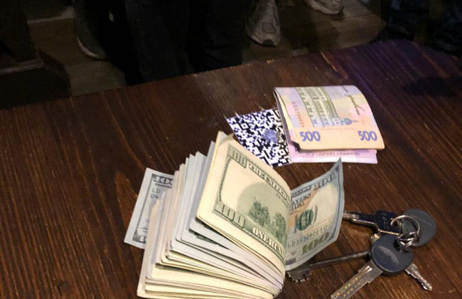 Вимагав $2000 щомісячно: на Волині затримали посадовця ДФС