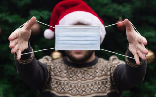 Врач рассказала, кому можно прийти в гости на праздники к больному COVID-19